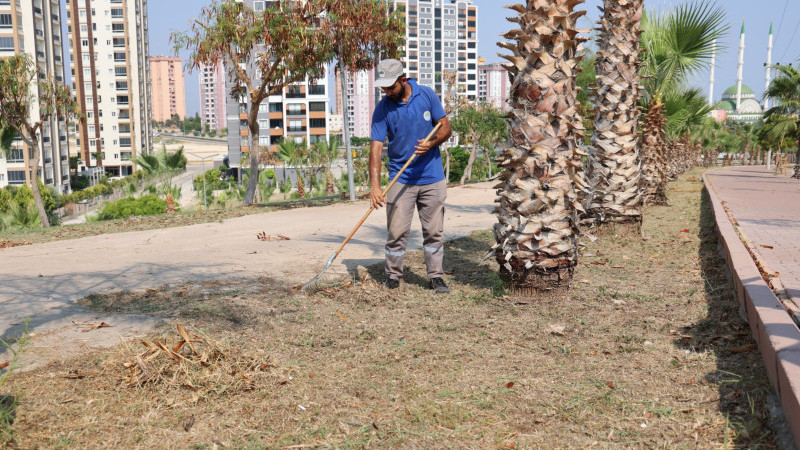 TOROSLAR BELEDİYESİ YEŞİL ALANLARDA YENİLEME VE BAKIM ÇALIŞMALARINI SÜRDÜRÜYOR