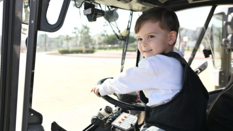 MERSİN BÜYÜKŞEHİR 3 YAŞINDAKİ AYAZ’IN HAYALİNİ GERÇEKLEŞTİRDİ