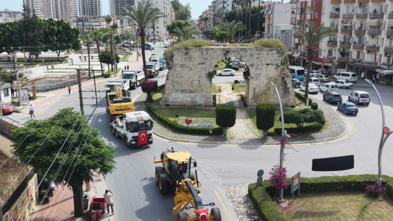TARSUS BELEDİYESİ HİZMET FİLOSUNU GÜÇLENDİRDİ: YENİ ARAÇLAR VATANDAŞLARLA BULUŞTU