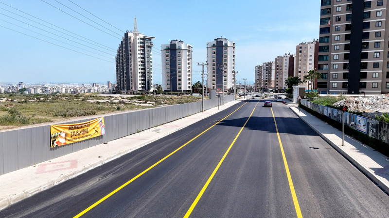 MERSİN BÜYÜKŞEHİR TOROSLAR VE MEZİTLİ’DE YOLLARI DAHA KONFORLU HALE GETİRİYOR