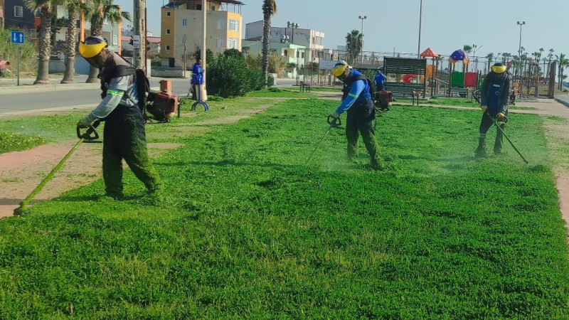 AKDENİZ BELEDİYESİ PARK VE YEŞİL ALANLARDA ÇALIŞMALARINI YOĞUNLAŞTIRDI