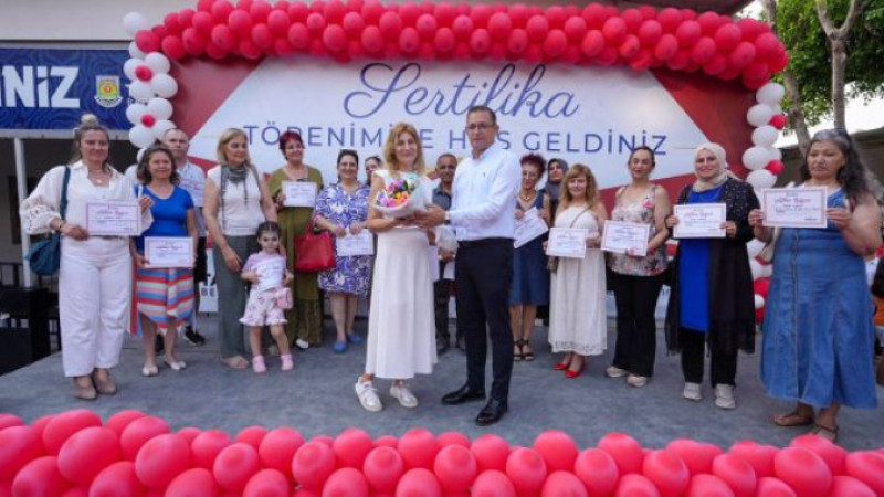 TARSUS BELEDİYESİ AKADEMİ KURSİYERLERİ SERTİFİKALARINA ALDI