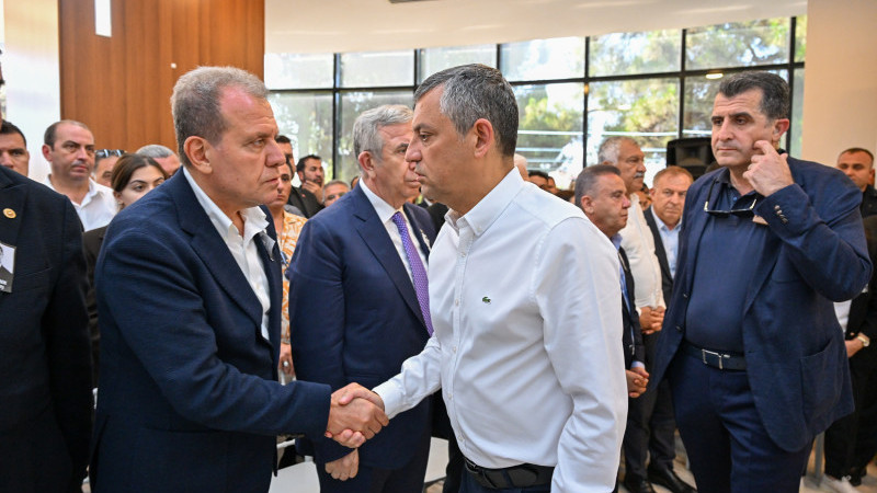 FERDİ ZEYREK GÖZYAŞLARI İÇERİSİNDE ON BİNLER TARAFINDAN SON YOLCULUĞUNA UĞURLANDI