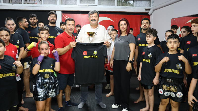 BAŞKAN YILDIZ, MUAY THAİ SPORCULARIYLA BULUŞTU