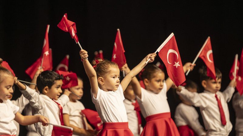 MEZİTLİ BELEDİYE KREŞLERİNDEN CUMHURİYET’E YAKIŞAN KUTLAMA