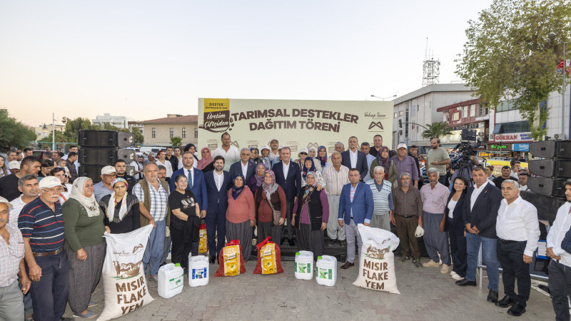 BAŞKAN SEÇER, TARSUS VE ÇAMLIYAYLALI ÜRETİCİLERE YAPILAN TARIMSAL DESTEK TÖRENİ’NE KATILDI