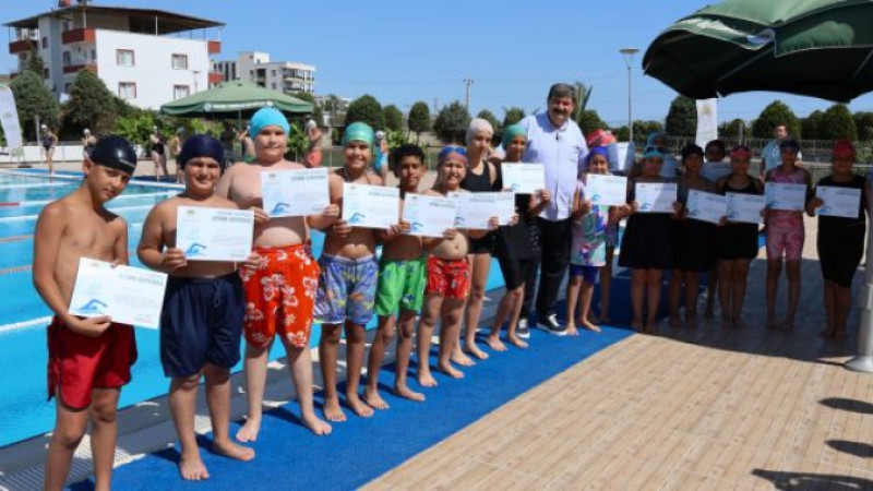 TOROSLAR’DA 2 BİN 500 ÇOCUK YÜZME ÖĞRENDİ