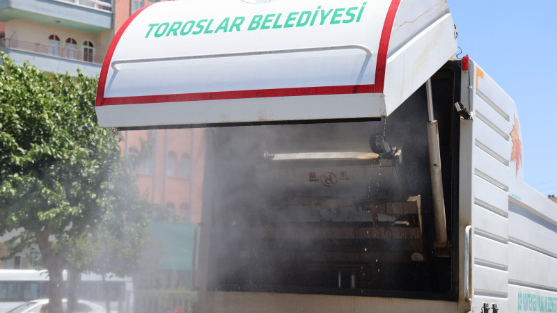 TOROSLAR BELEDİYESİ YIPRANAN ÇÖP KONTEYNERLERİNİ GERİ KAZANIYOR   
