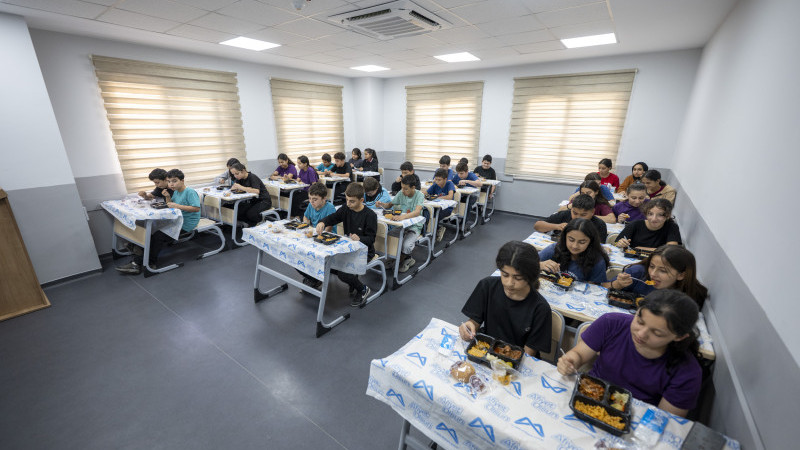 LGS’YE HAZIRLANAN ÖĞRENCİLERİN ÖĞLE YEMEĞİ YİNE BÜYÜKŞEHİR’DEN