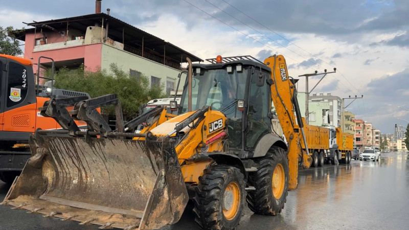GECE BOYUNCA YAĞIŞ MESAİSİ: TARSUS BELEDİYESİ EKİPLERİ SAHADAYDI