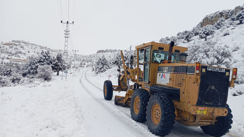 MERSİN BÜYÜKŞEHİR YÜKSEK KESİMLERDE YOLLARI AÇIK TUTUYOR