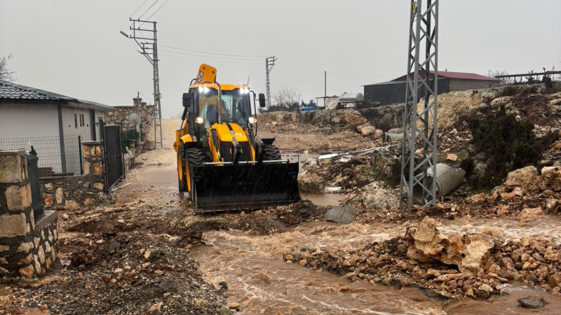 TOROSLAR BELEDİYESİ EKİPLERİNDEN YAĞIŞ MESAİSİ