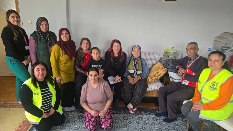 TARSUS BELEDİYESİ KAPI KAPI GÖNÜL KÖPRÜSÜ KURUYOR