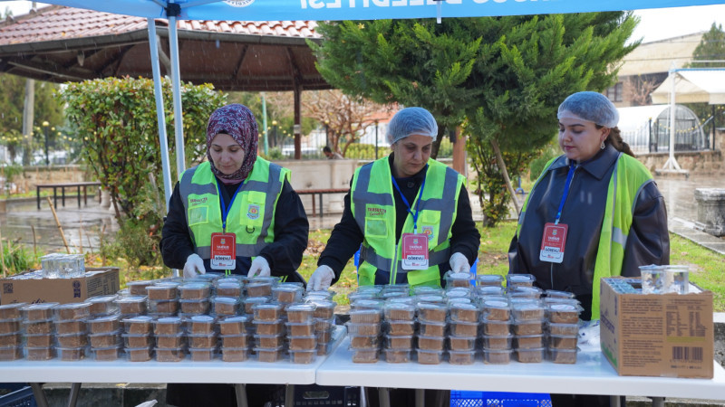 6 ŞUBAT DEPREMLERİNDE KAYBEDİLEN CANLAR HELVA İKRAMIYLA ANILDI