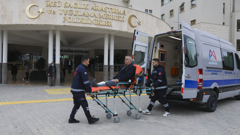 MERSİN BÜYÜKŞEHİR HASTA NAKİL AMBULANSLARI VATANDAŞIN YANINDA