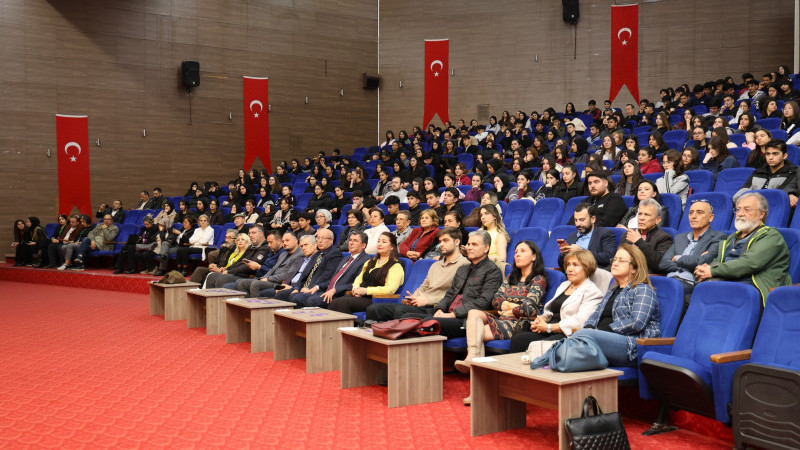 TOROSLAR’DA ÖĞRENCİLERE SİBER SUÇLAR VE DİJİTAL TEHLİKELER ANLATILDI