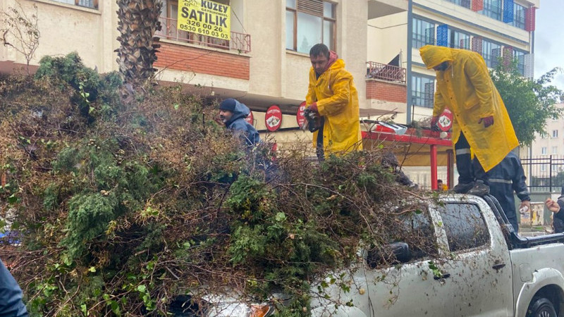 Yenişehir Belediyesi fırtınaya karşı seferber oldu!