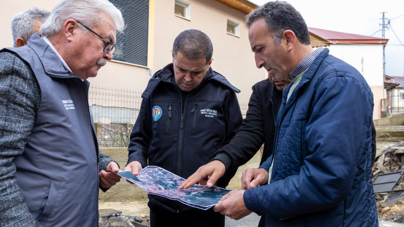 MEZİTLİ’DE HEYELAN, BAŞKAN TUNCER SAHADA, ÇALIŞMALAR SÜRÜYOR