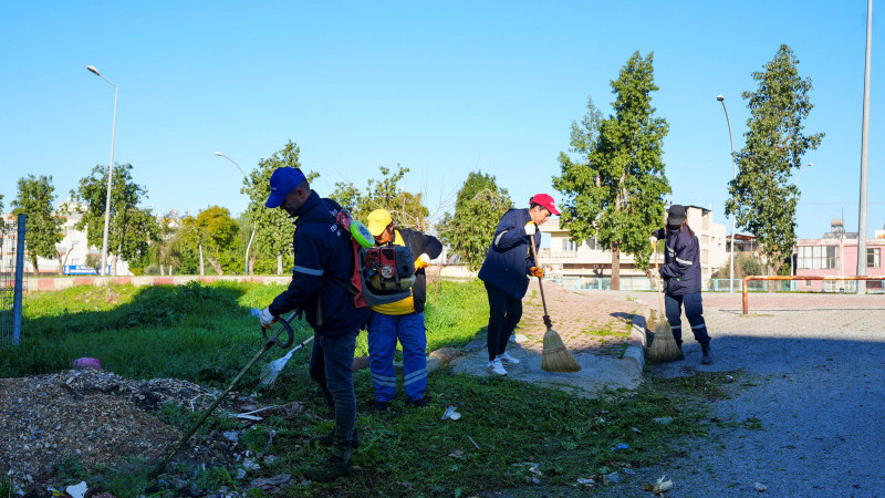 TARSUS BAYRAMA HAZIRLANIYOR: MERKEZ MAHALLELERDE YOĞUN TEMİZLİK VE İLAÇLAMA ÇALIŞMASI