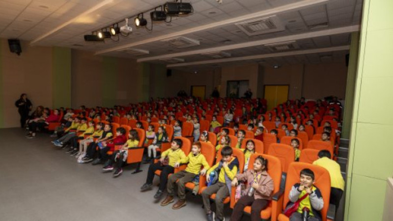 MERSİN BÜYÜKŞEHİR İLE ÇOCUKLAR TİYATRO’DAN KÜTÜPHANE’YE UZANAN GÜZEL BİR GÜN GEÇİRDİ