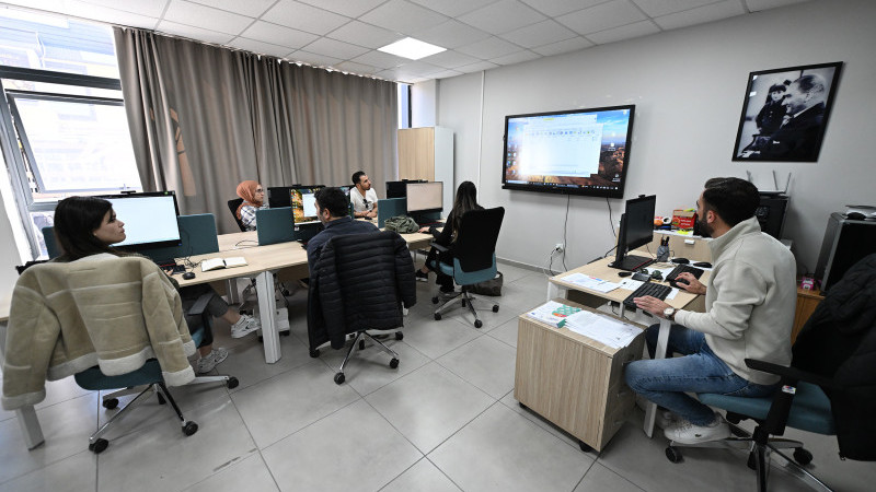 MERSİN BÜYÜKŞEHİR’DEN GENÇLERE YAPAY ZEKA VE VERİ ANALİZİ EĞİTİMİ