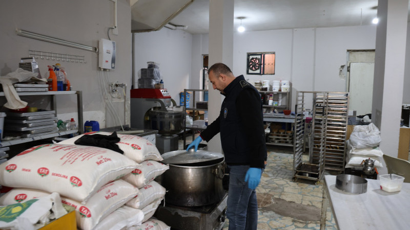 TOROSLAR ZABITASINDAN MERDİVEN ALTI PASTA İMALATHANESİNE BASKIN