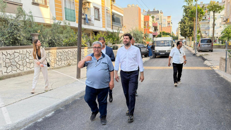 TARSUS ANIT MAHALLESİ’NDE YOLLAR SICAK ASFALTLA YENİLENDİ