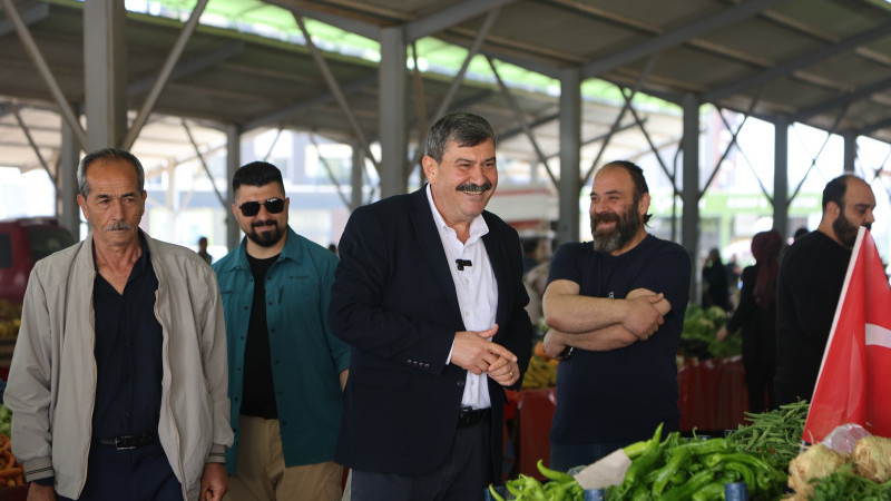 BAŞKAN YILDIZ, ÜRETİCİ VE KÖYLÜ PAZARINDA VATANDAŞLARLA BULUŞTU