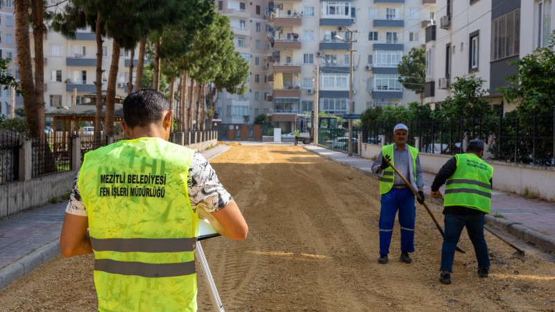 KALICI VE NİTELİKLİ ÇÖZÜMLERLE MEZİTLİ’DE TEKNİK STANDARTLARA UYGUN YOL ÇALIŞMALARI