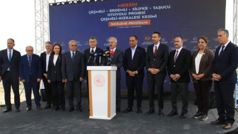 Bakan Uraloğlu müjdeyi verdi:Çeşmeli Taşucu Otoyolunun ilk etapı Temmuz’da açılıyor