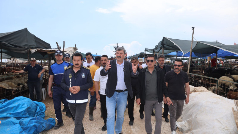 BAŞKAN YILDIZ KURBAN SATIŞ ALANINI ZİYARET ETTİ