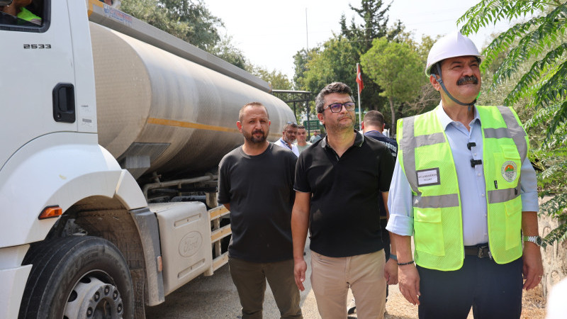 TOROSLAR’DA TEHLİKE OLUŞTURAN METRUK BİNALAR TEK TEK YIKILIYOR