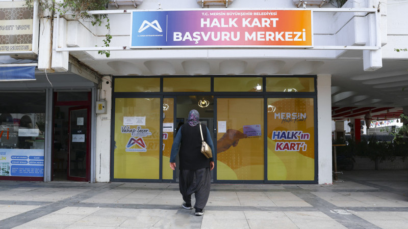 BÜYÜKŞEHİR’İN ‘HALK KART’ UYGULAMASI YÜZLERİ GÜLDÜRÜYOR